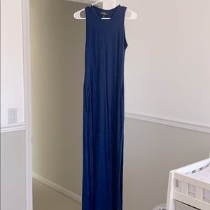 Lulu’s fitted navy maxi dress